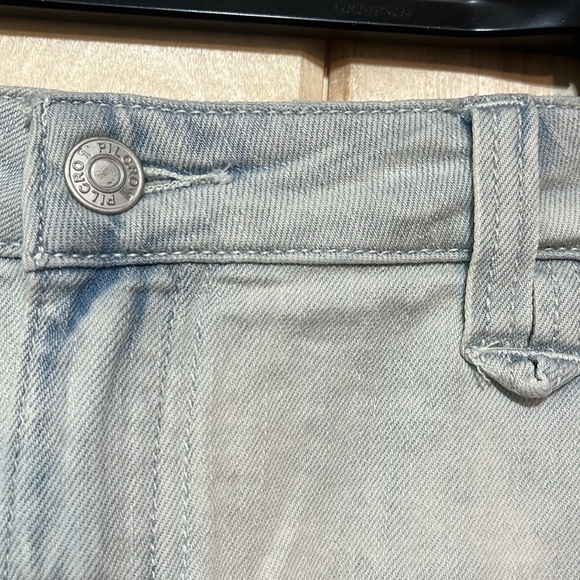 Anthropologie Pilcro Low Rise Light Wash Cut Off Denim‎ Shorts Size 28 - Picture 2 of 8